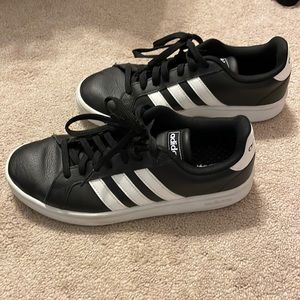 Adidas Sneakers